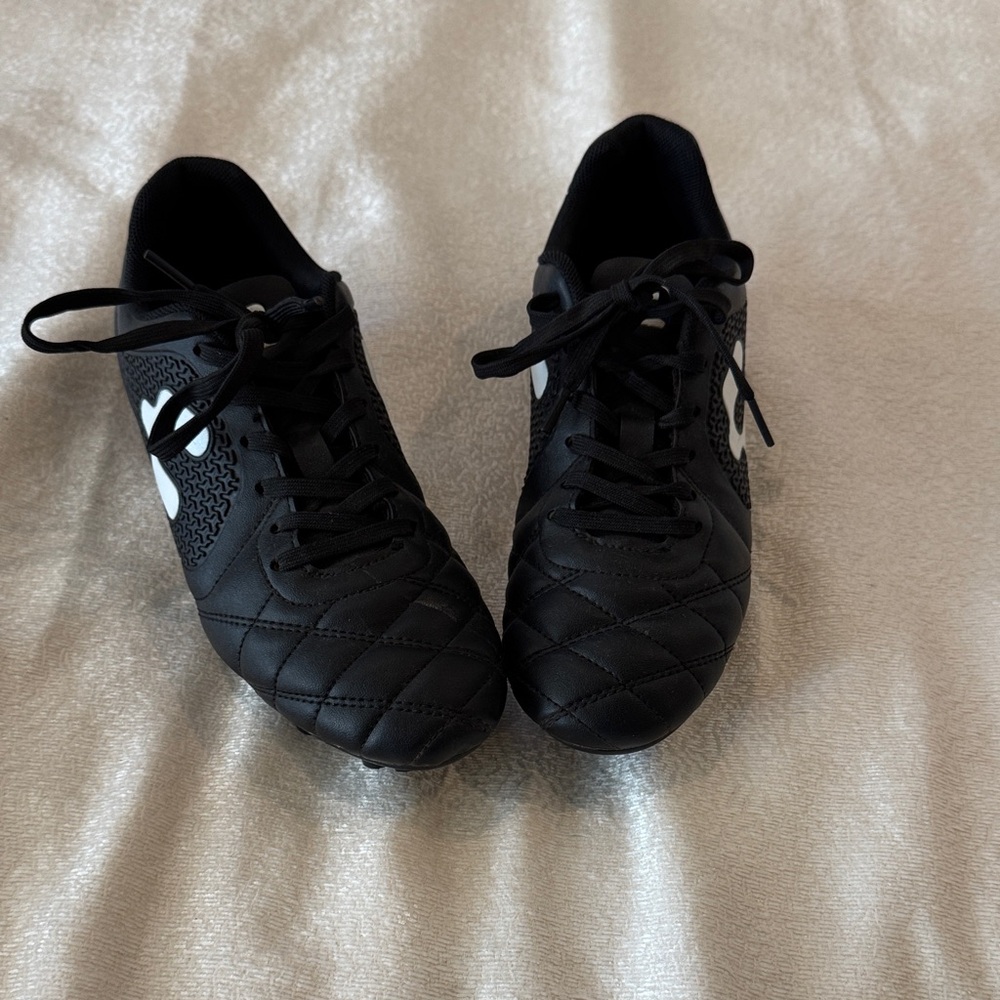 Kids Black Soccer Cleats Size 6